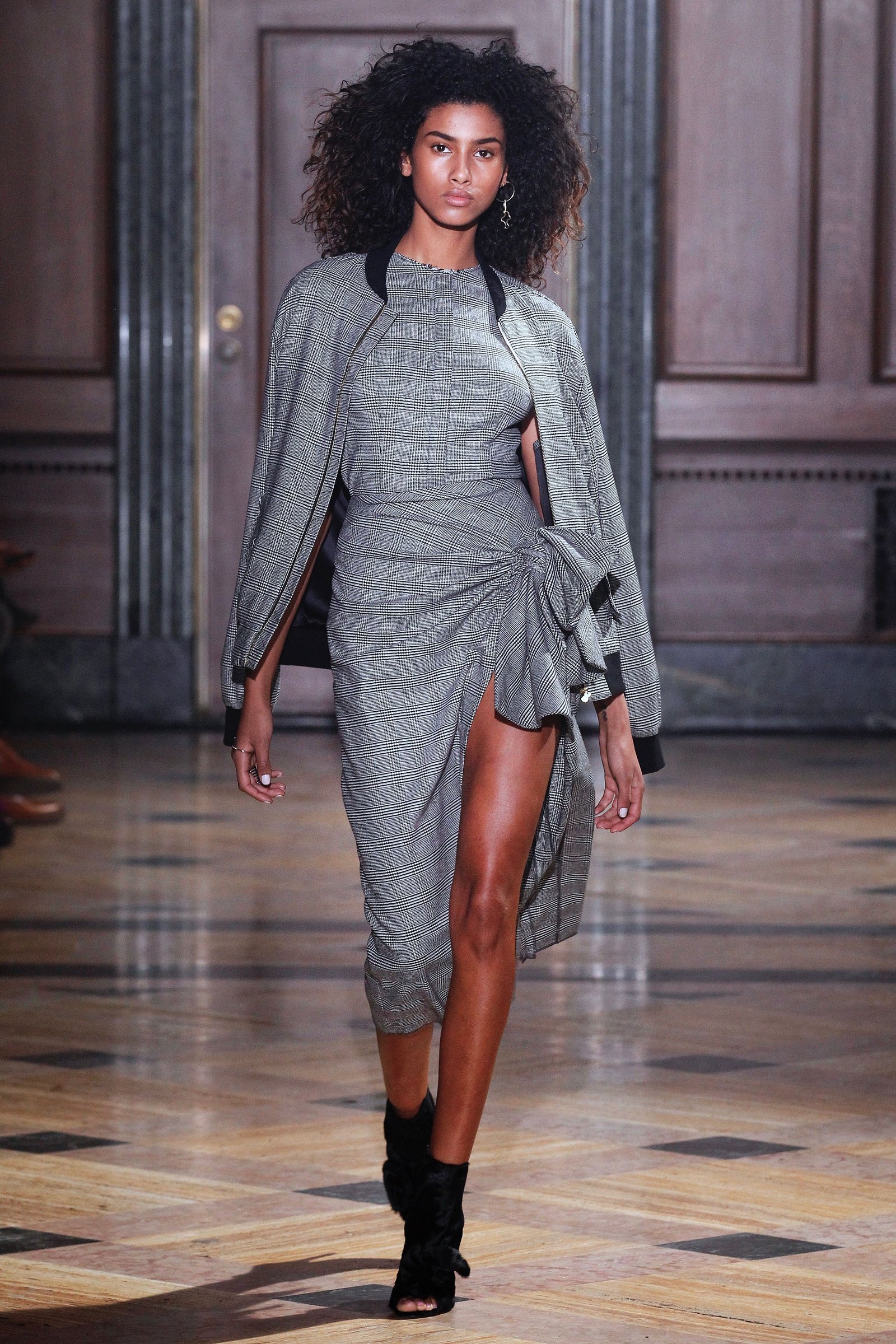 Fall/Winter 2016 Look 01